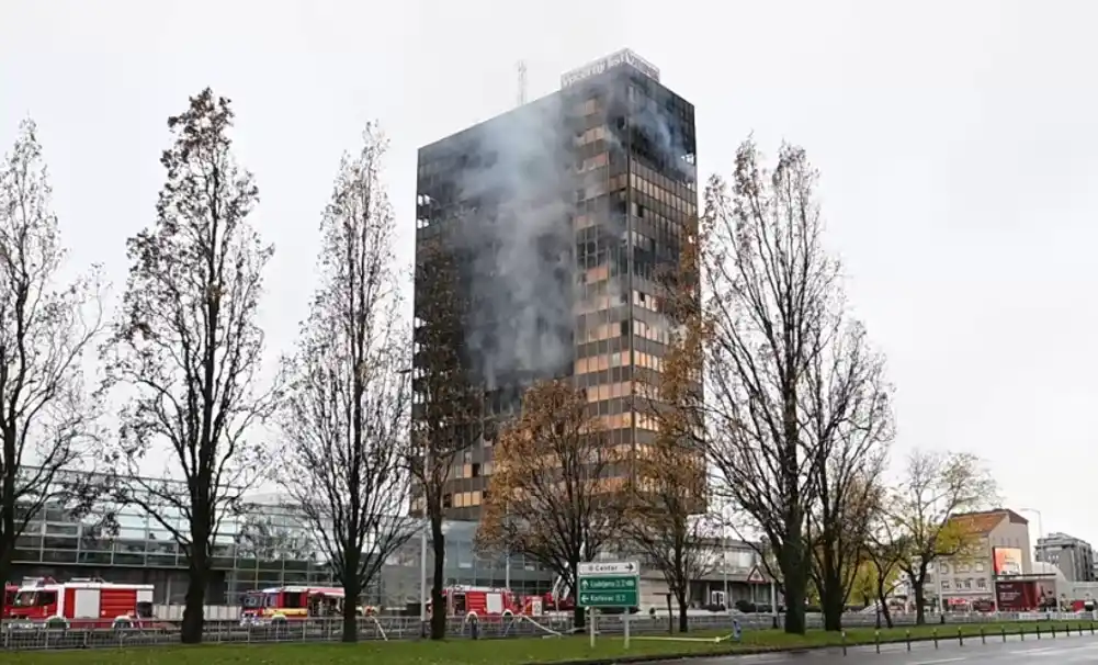 Zagreb: Mladićima određen jednomjesečni pritvor zbog požara u Vjesniku