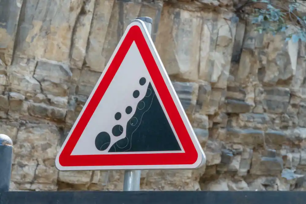 AMSCG: Oprezno zbog odrona