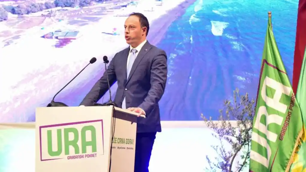 Barjaktari: Istorijsko poniženje Ulcinja, Opština prihvatila da bude manjinski upravljač Solane