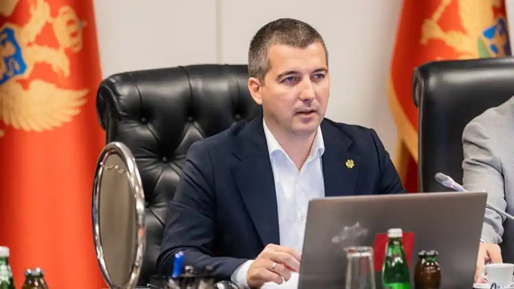 Bečić podržao Vladine garancije date Botunjanima