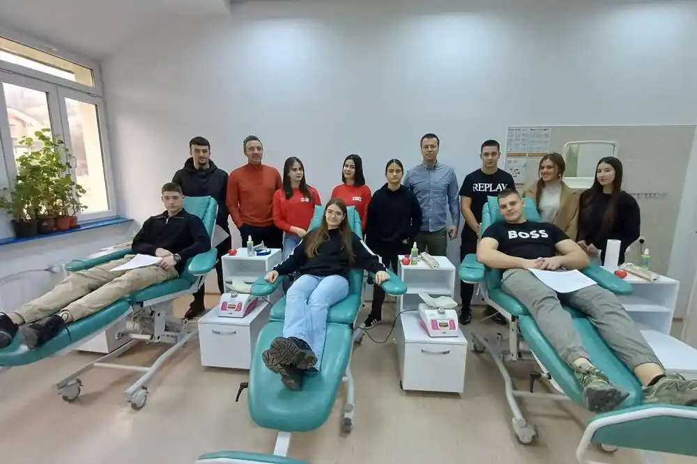 Bijelo Polje: 17 srednjoškolaca dalo krv; Kasumović: Gimnazijacli se vraćaju pravim vrijednostima