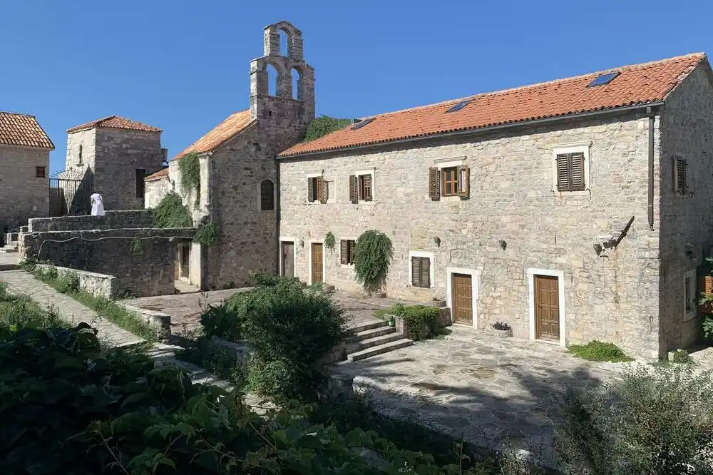 Budva bi da trguje, Ministarstvo upozorava: Nikoli Jovanoviću daju ovlaštenje za pravo preče kupovine