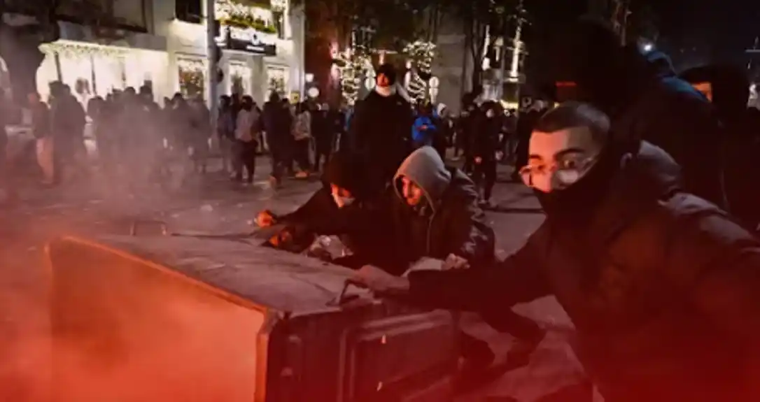 Bugarska: Desetine hiljada ljudi na ulicama – protestuju zbog korupcije, traže fer izbore