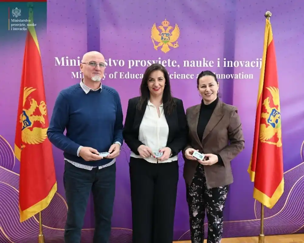 Elektronski udžbenički kompleti na engleskom jeziku za učenike dvojezične gimnazije