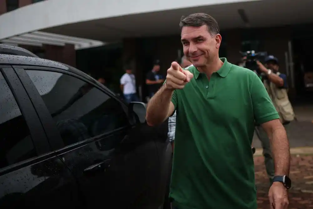 Flavio Bolsonaro kaže da se možda neće kandidovati za predsjednika Brazila, povlačenje bi imalo „svoju cijenu“