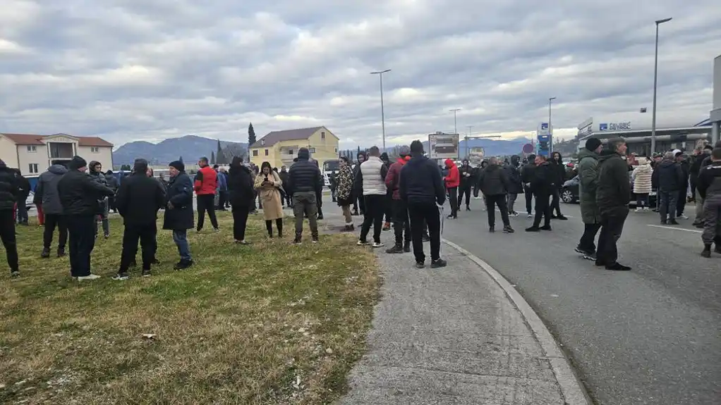 Građani Zete blokirali kružni tok prema aerodromu