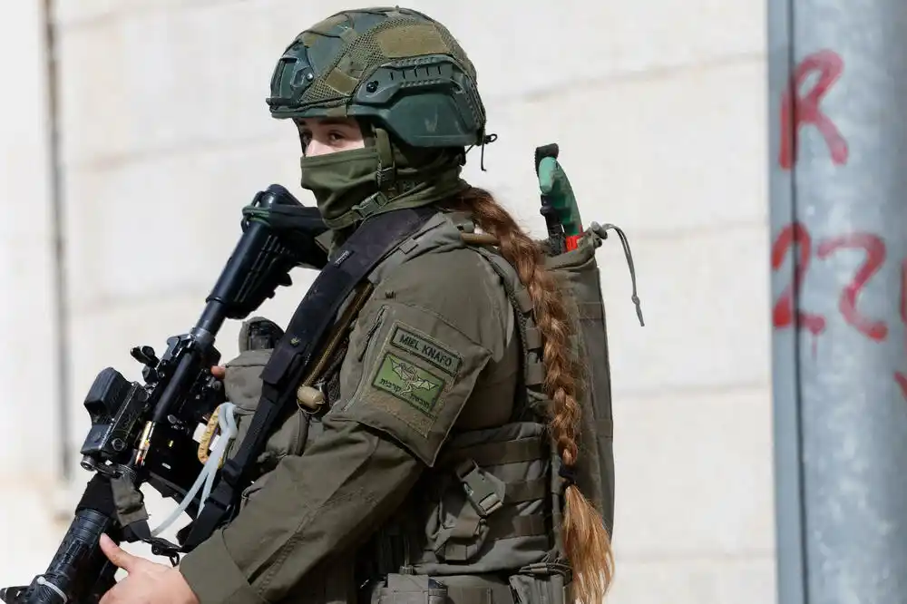 Izraelski vojnici pucali na trojicu Palestinaca koji su kamenovali automobile na Zapadnoj obali, jednog ubili