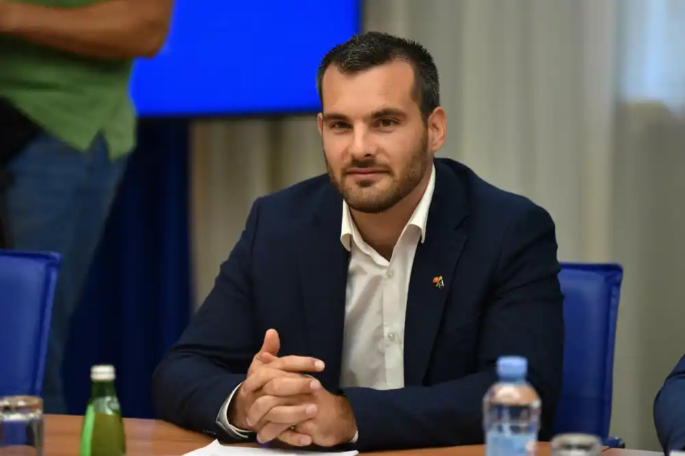 Janović: Nismo izabrani da glasamo zakone koji se mjere po ličnoj koristi, ordenjima ili budućim penzijama