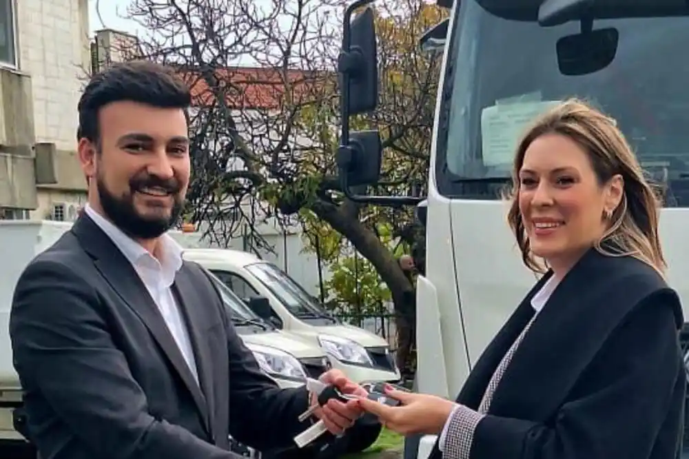 Jovanović uručio ključeve nove mehanizacije za budvansko Komunalno preduzeće