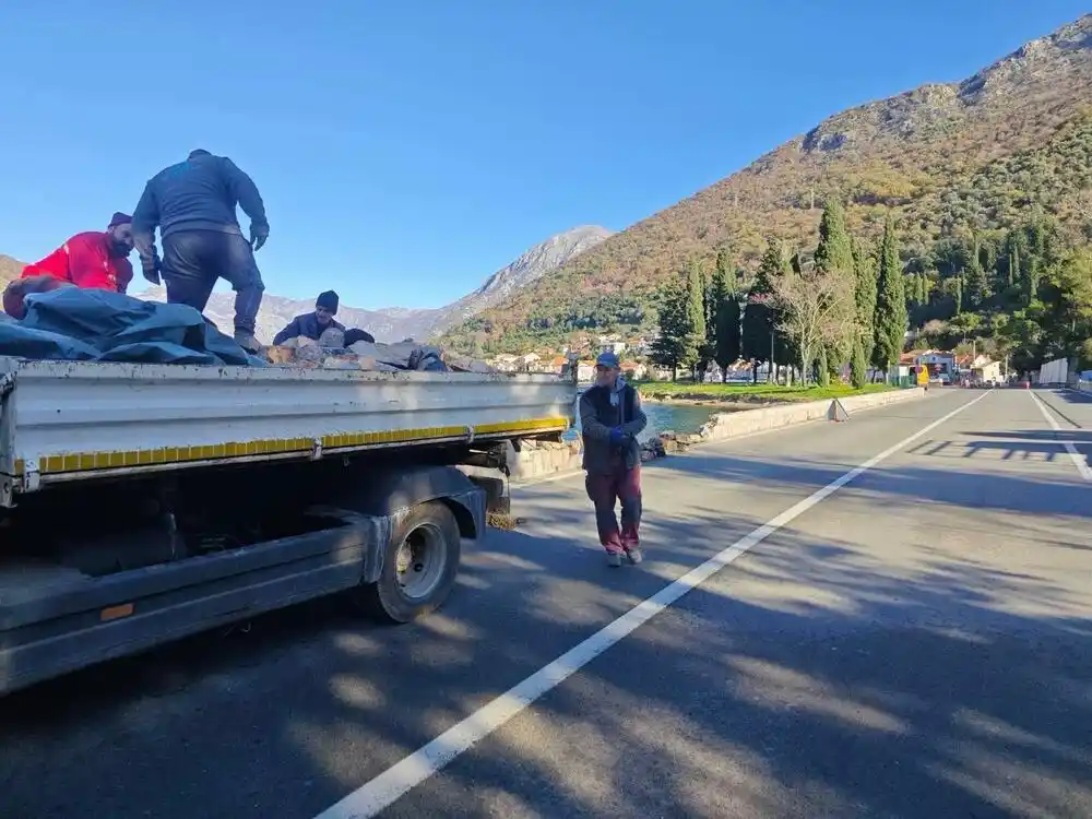 JP Morsko dobro počelo sanaciju parapetnih zidova u Lepetanima