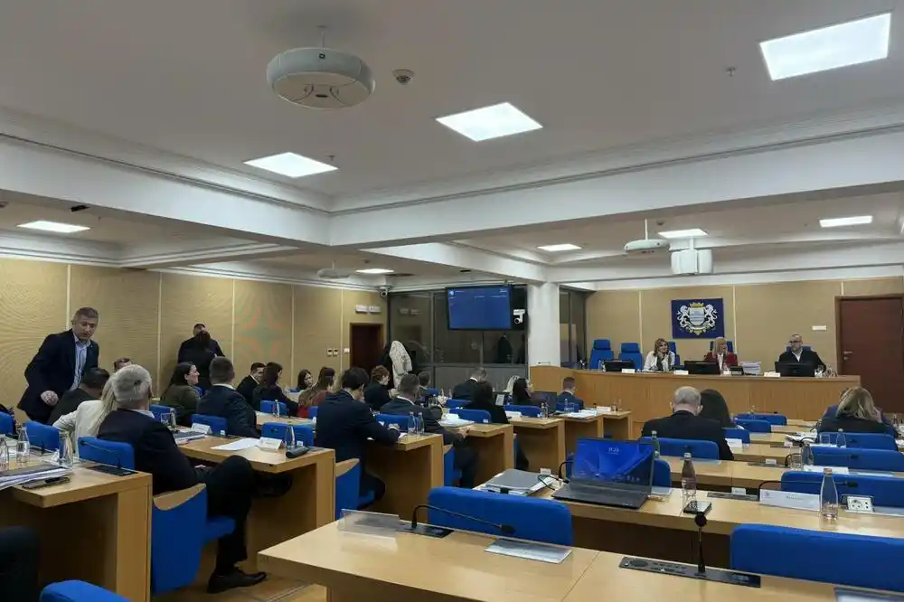 Klikovac: Predlog budžeta Glavnog grada kao štedionica, Mićović: Ne bismo raspravljali da vlast ne stoji iza njega