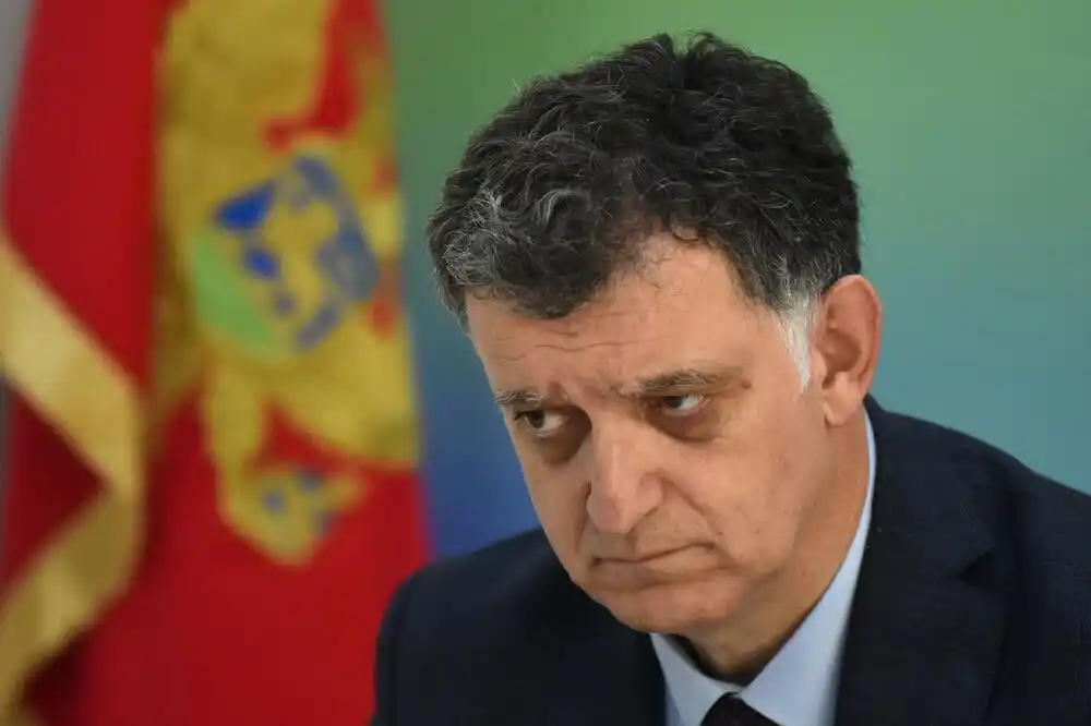 Komnenović najavio da će donijeti odluku o privremenom finansiranju