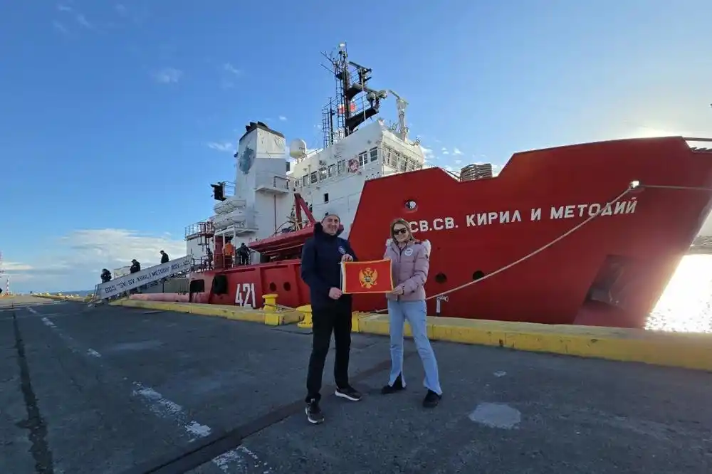 Kotorski naučnici stigli do Antarktika: Mačić i Joksimović ploviće vodama Južnog okeana