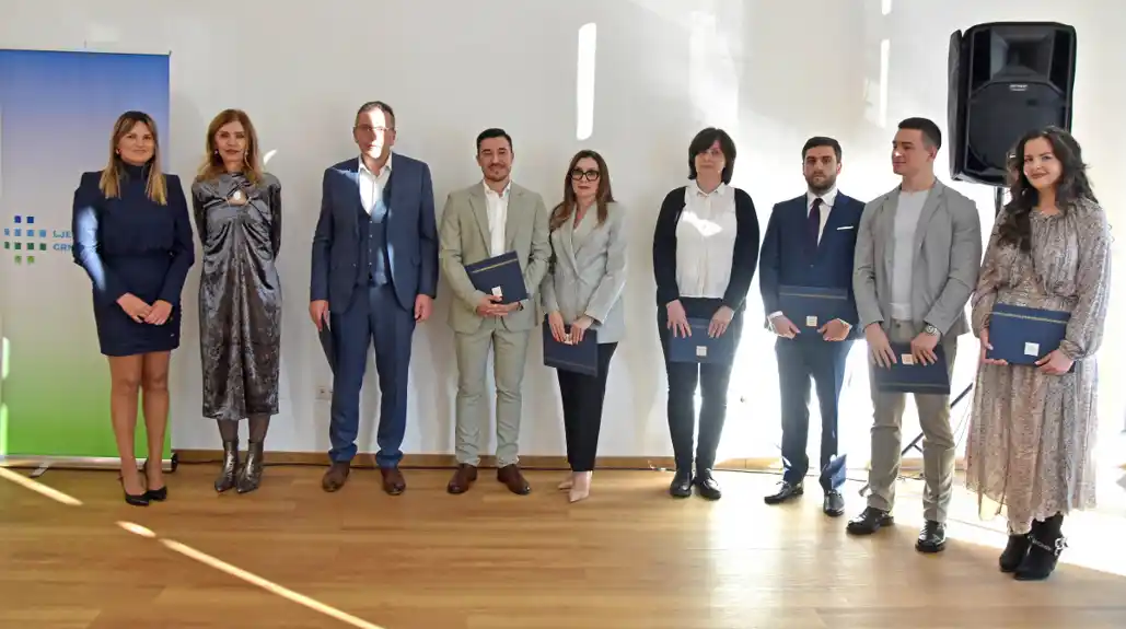 Ljekarska komora uručila nagradu dr Radinoviću i posebno priznanje stručnom timu za transplantaciju MCH