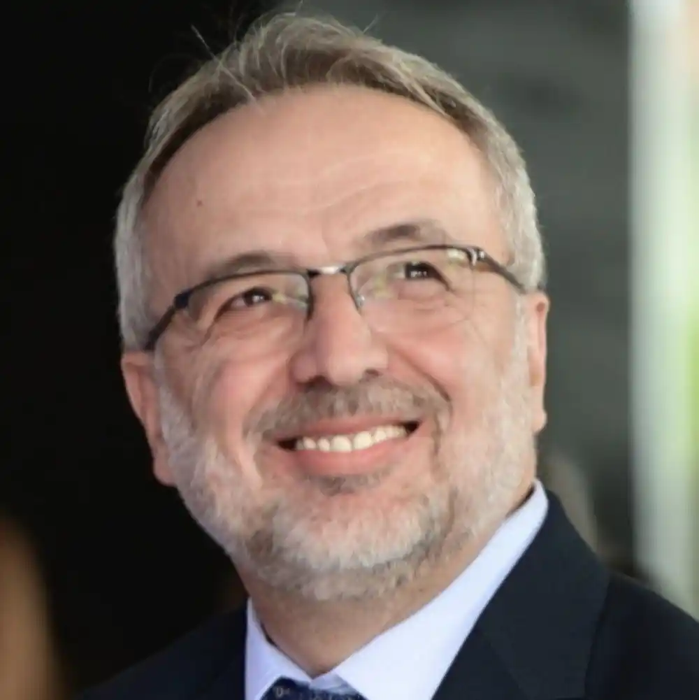 Makron je zvao Vučića i rekao mu: ,,Izvini, prijatelju, stisnuo me Milatović-mora biti ovako!“