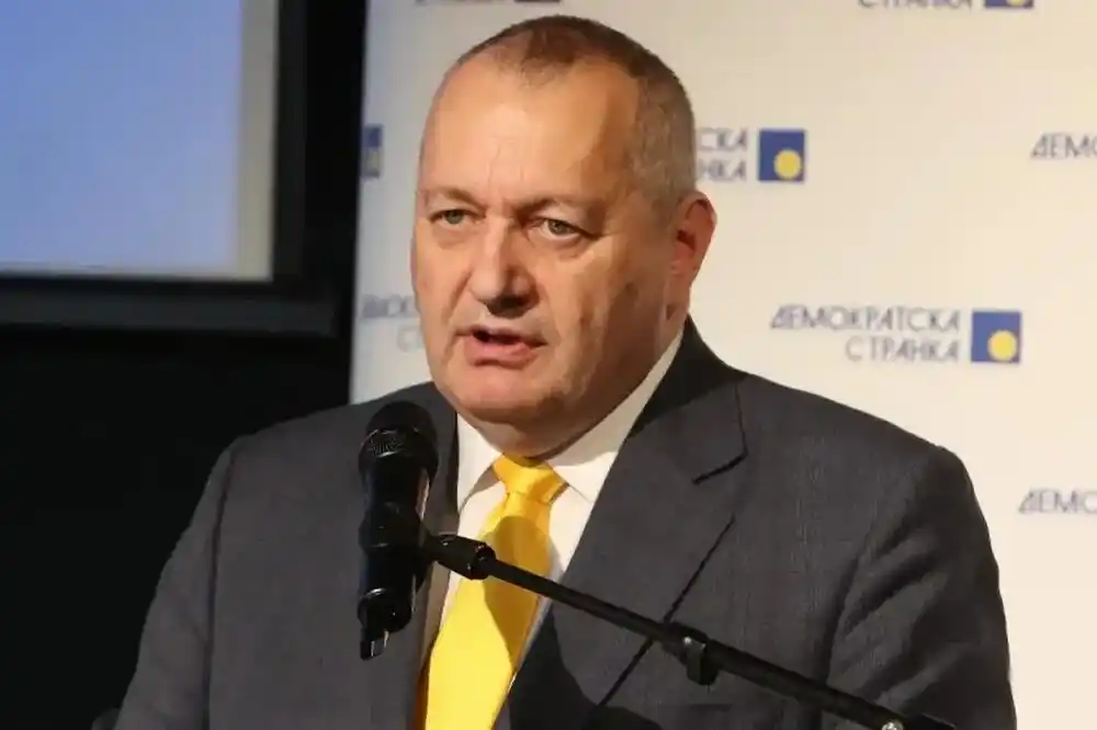 Milivojević: Režim u Srbiji koji brutalno premlaćuje djecu na ulicama sad drugima dijeli lekcije o vladavini prava