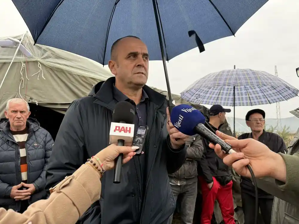 Mještani Botuna demontirali jedan, pa postavili tri nova šatora