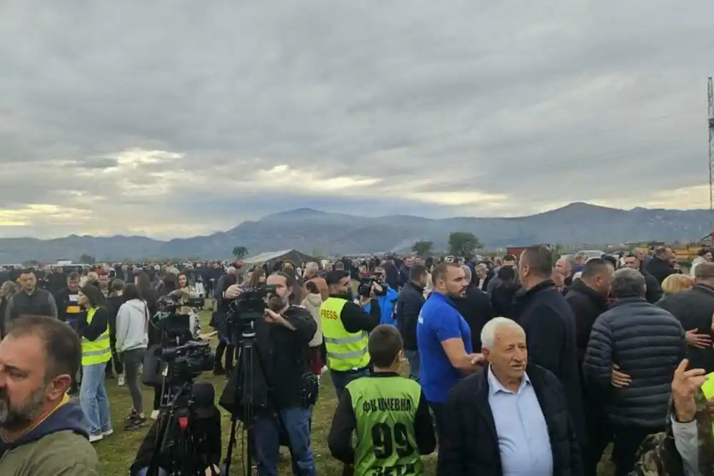 Mještani Botuna: Jedino mi obezbjeđujemo protest