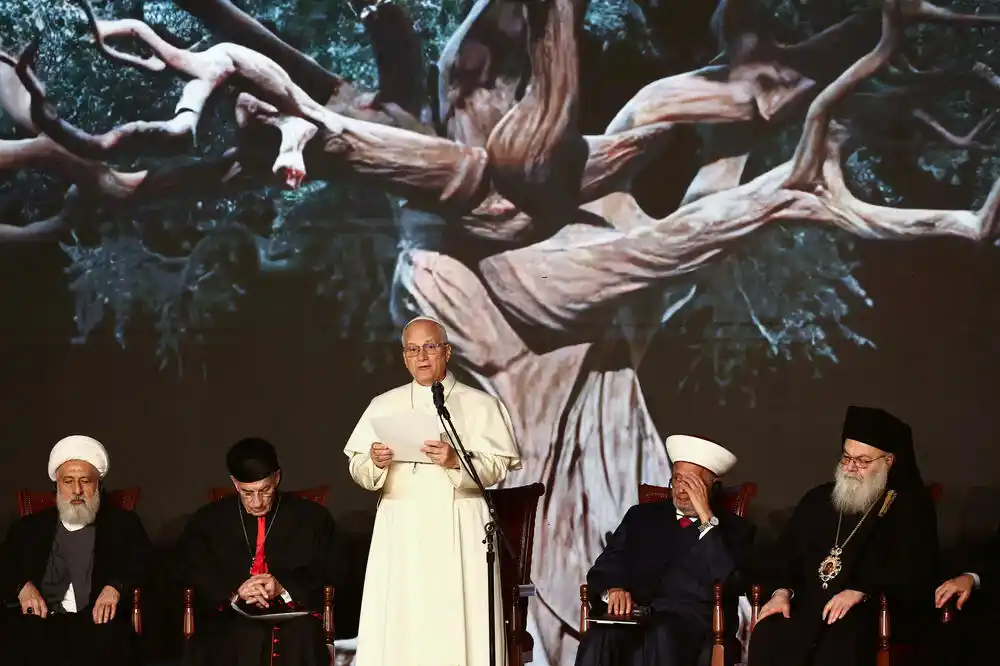 Papa se pomolio na grobu libanskog sveca kojeg poštuju i hrišćani i muslimani