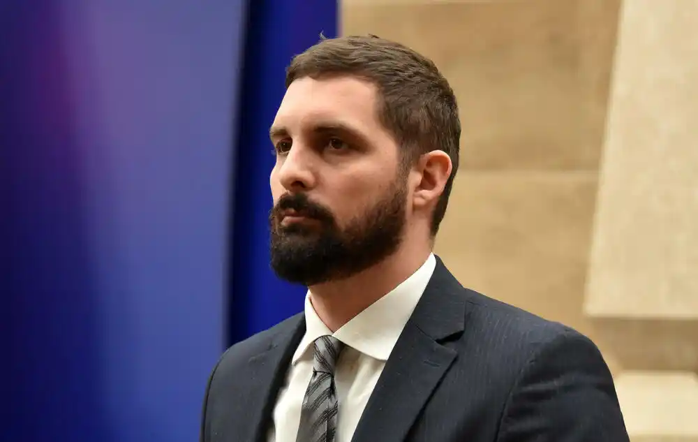 Partije otvaraju vrata državne službe: Zašto visokoškolci odlučuju da im prvi radni angažman bude u strankama