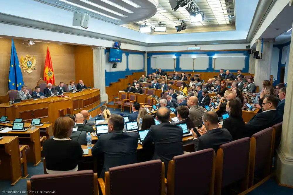 Poslanici potrošili 300.000 eura na putovanja: Podaci o troškovima Skupštine za tri mjeseca