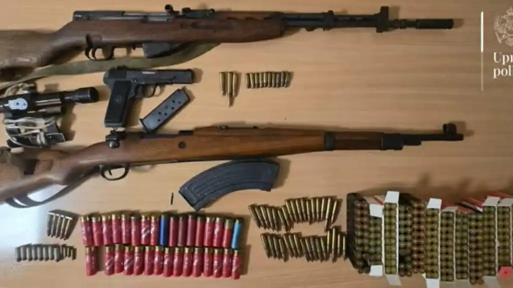 Pretresi u Plužinama: Oduzete puške, pištolj i municija