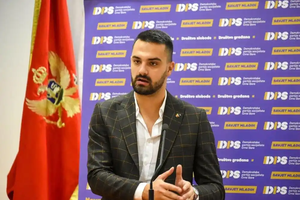 Pućurica: Milatović zaposlio suprugu i prijatelje u državnim preduzećima, a kumovao gašenju Montenegro Airlinesa i KAP-a