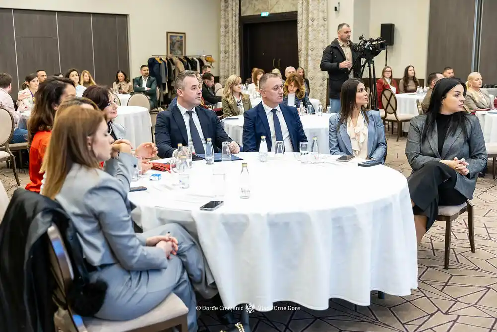 Šćekić: Ne postoji istinsko kreiranje politika za djecu bez njihovog stvarnog učešća