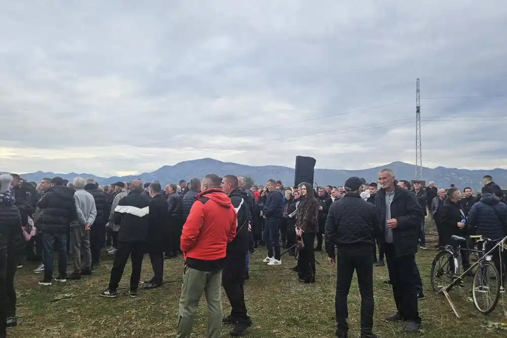 Skup mještana Botuna i Zete, došao i potpredsjednik Vlade: „Nije kasno za kompromis, do tada se ne pomjeramo ni pedalj“