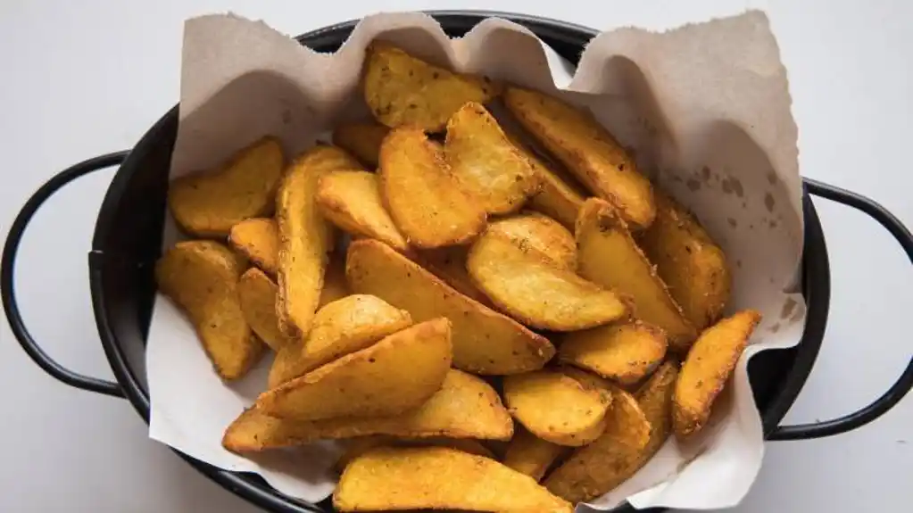 Trik za najhrskaviji pečeni krompir: Isprobajte čuveni praznični recept Džejmija Olivera