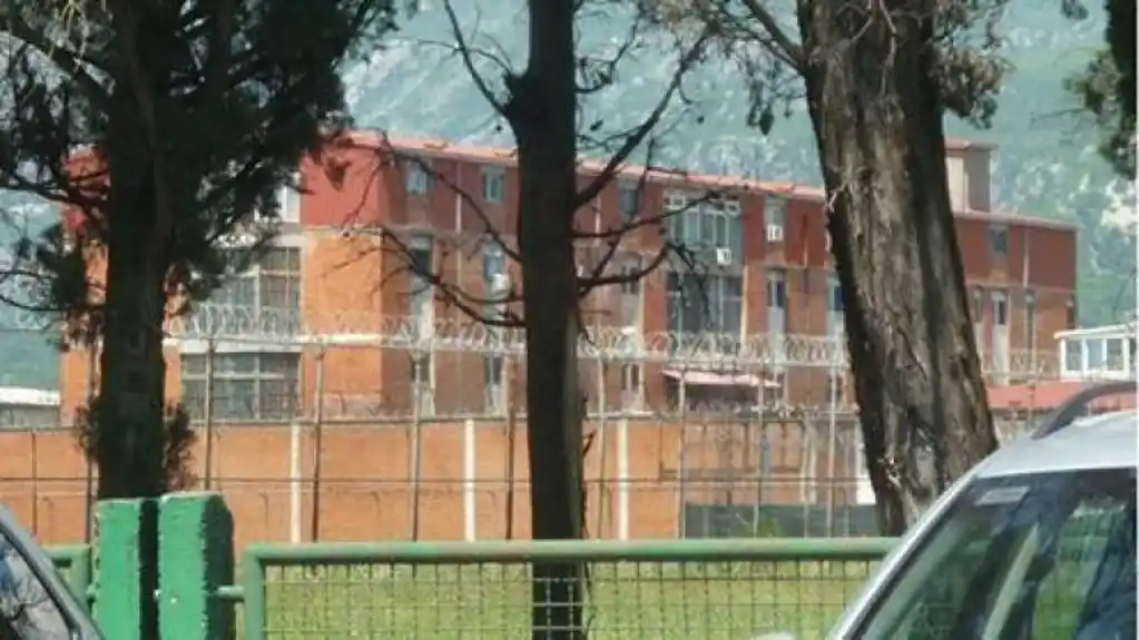 UIKS: Pretres u Istražnom zatvoru u Spužu, dronom pokušali da unesu mobilne telefone