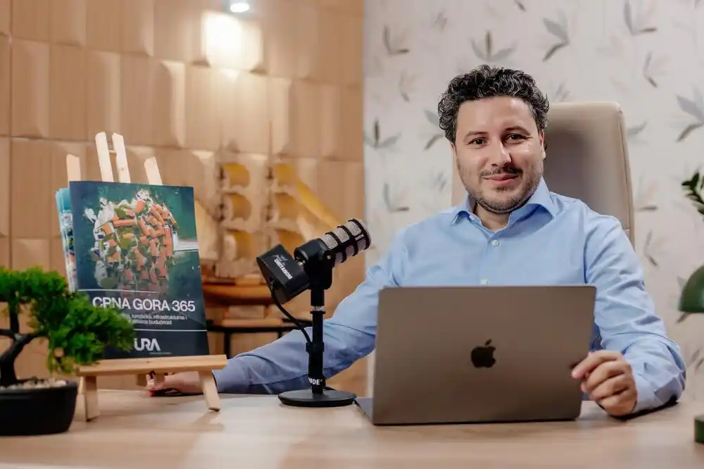 Abazović: Nema opravdanja da djeca završavaju školu, a da ne znaju da plivaju ili skijaju