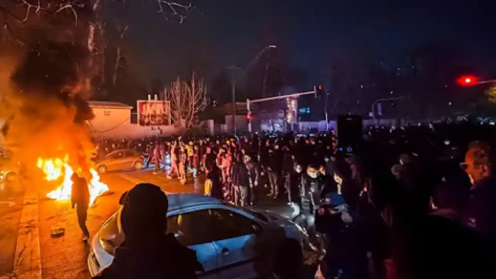 CBS: Na demonstracijama u Iranu poginulo najmanje 12.000 ljudi