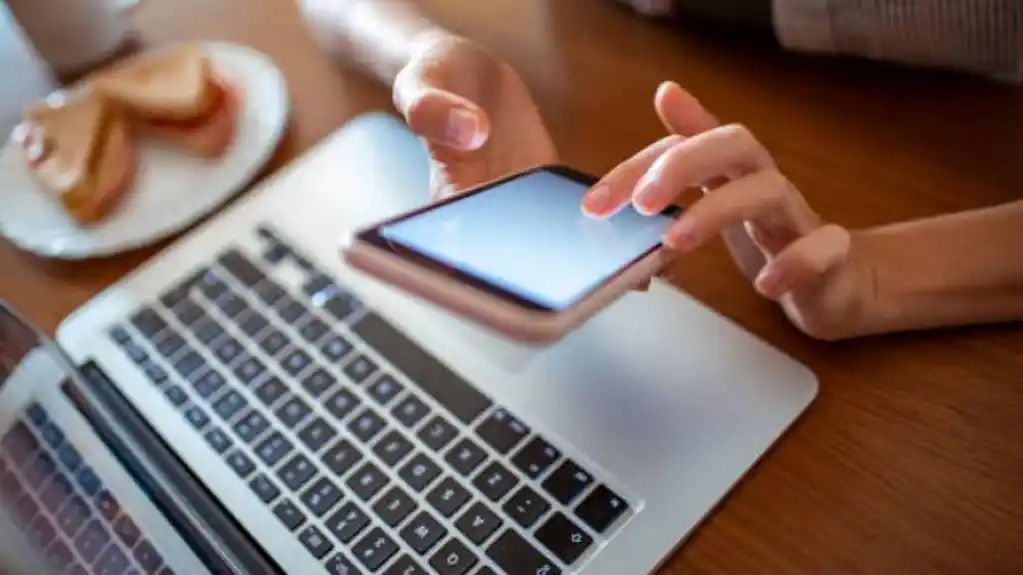 Cetinje: Privedena osumnjičena za prijetnje putem Fejsbuka