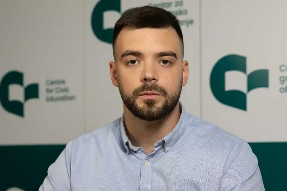 CGO: Generacijski jaz u medijskim navikama, digitalni mediji dominantni u informisanju, povjerenje u sadržaje u padu