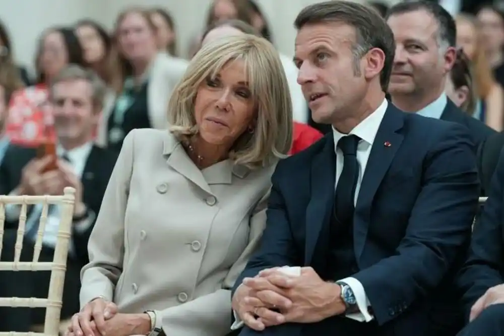 Desetoro ljudi proglašeno krivim zbog sajber maltretiranja Brižit Makron