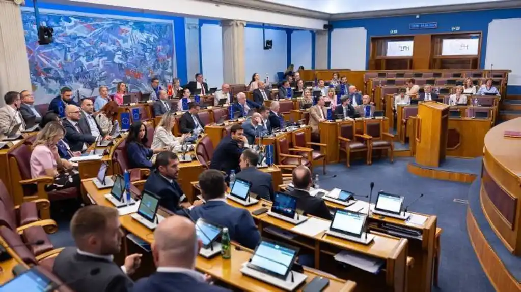 Grupa poslanica: Oštro osuđujemo napad, javno uznemiravanje i pokušaj diskreditacije kojima je izložena Pajković