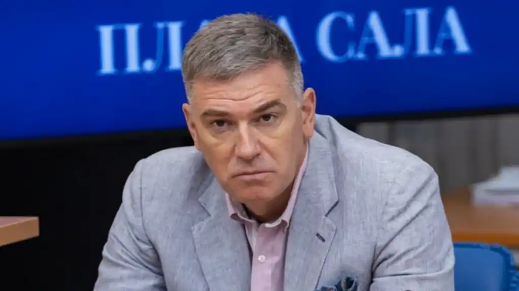 Huter: Građani se dovode u zabludu, krize se rješavaju novim foteljama, vlast bez legitimiteta