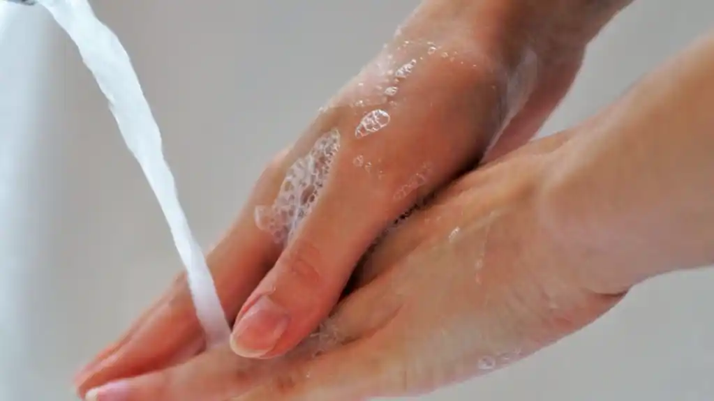 Japanski trik sa gaziranom vodom za blistav i zdrav ten