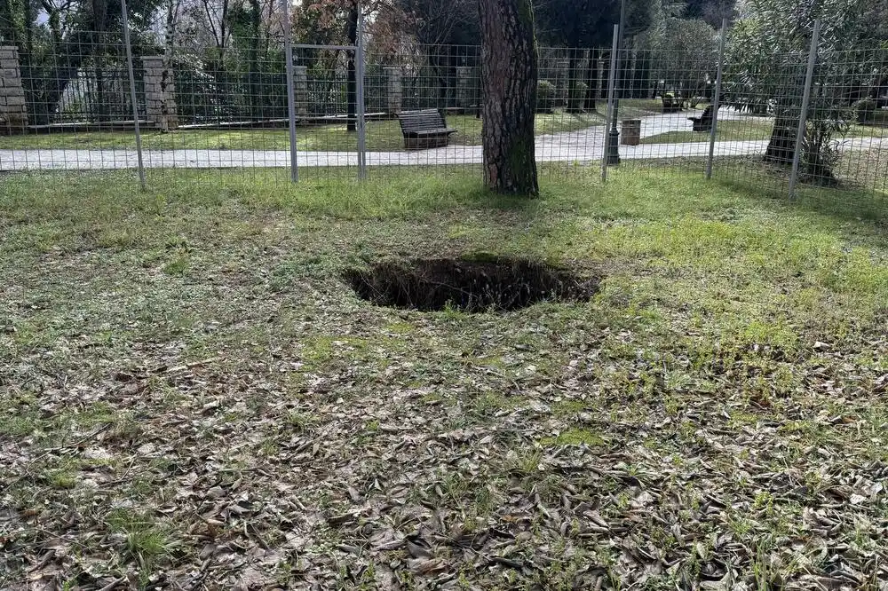 Još istražuju podzemni objekat u Kraljevom parku