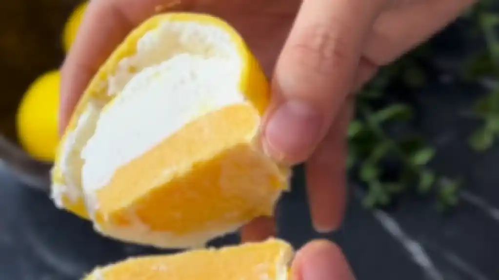 Kako napraviti viralni limun kolač kod kuće: Svi će vam tražiti recept!