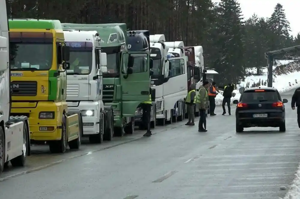 Kamiondžije danas nastavljaju blokadu državnih granica dok im se ne pruže bolji uslovi za rad