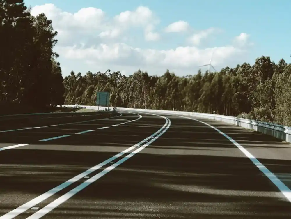 Kolovozi suvi, zbog poledice i odrona nekoliko dionica zatvoreno na sjeveru CG