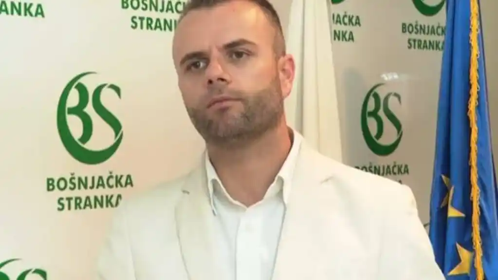 Konzul u Njujorku Adel Omeragić tražio da se vrati u CG