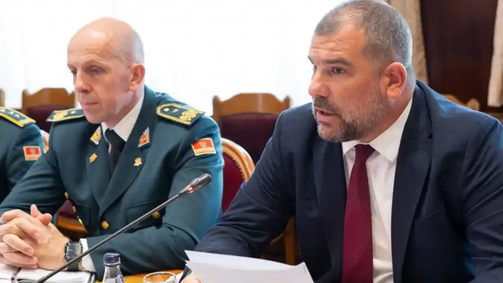 Krapović: Suspenzijom protiv paralelnih struktura u Vojsci