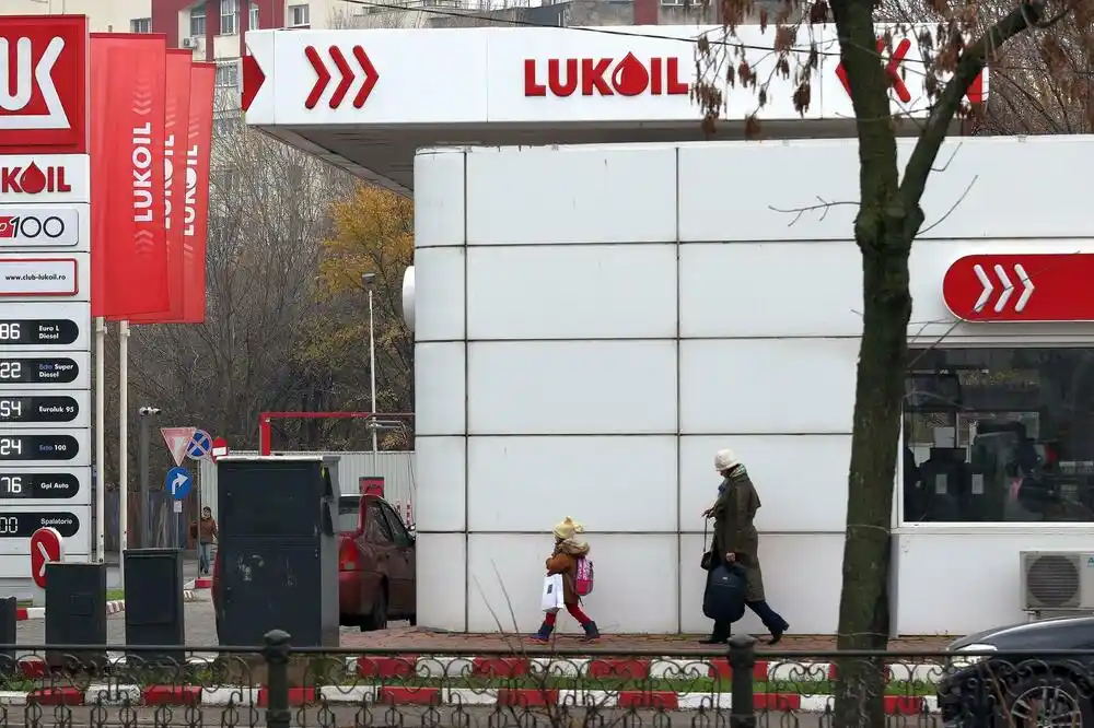 Lukoil prodaje poslovanje američkoj investicionoj grupi, čeka se ‘mig’ Vašingtona