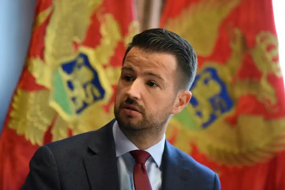 Milatović pisao Kos zbog problema prevoznika tereta