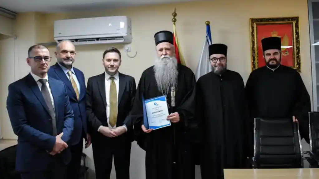 Mitropolija donirala medicinsku opremu KCCG-u