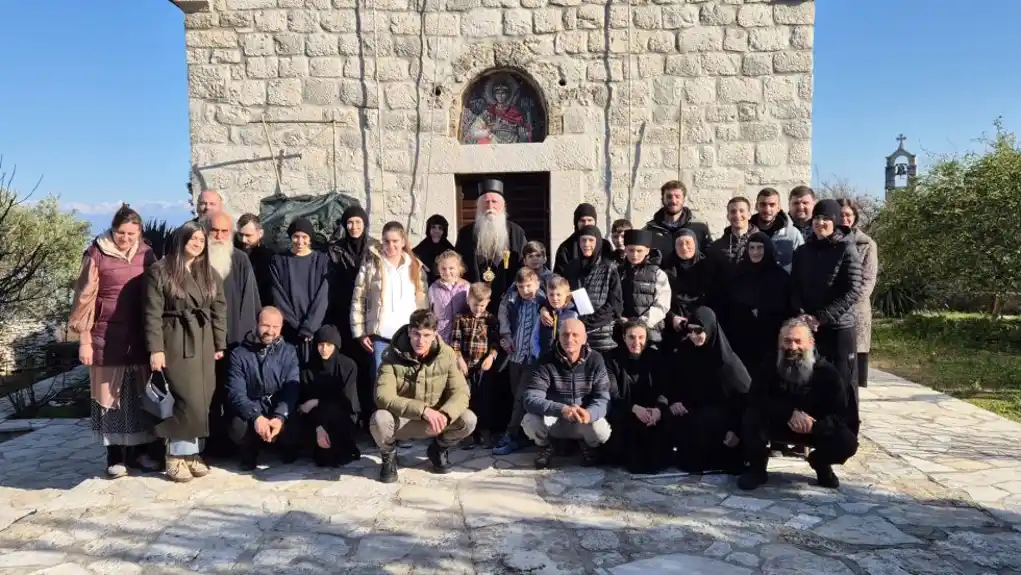 Mitropolit Joanikije u manastiru Beška: Krštenje Hristovo da obnovi naše zajedništvo, bratsku ljubav i slogu