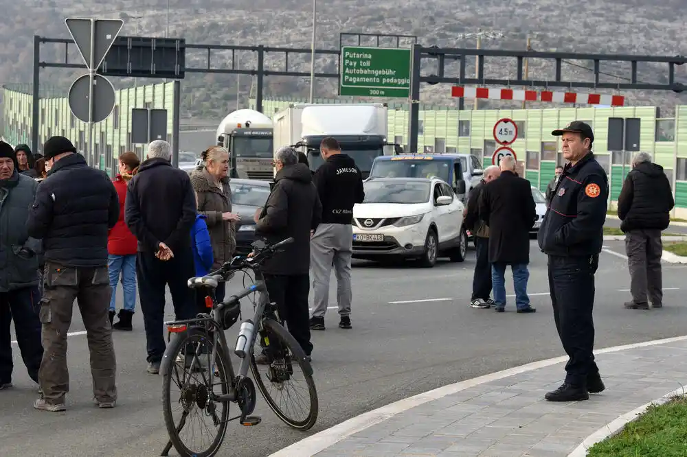 Mještani Park-šume Zagorič ubuduće će moći da se okupljaju ispred zgrade Skupštine, a ne na kružnom toku